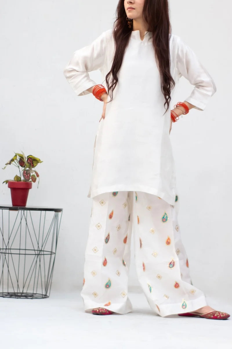 White Seesha Silk with 3 tone dupatta