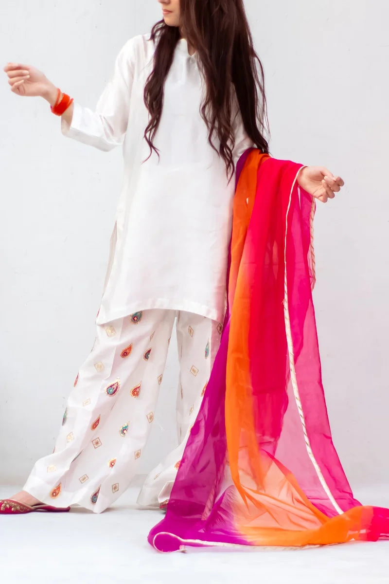 White Seesha Silk with 3 tone dupatta
