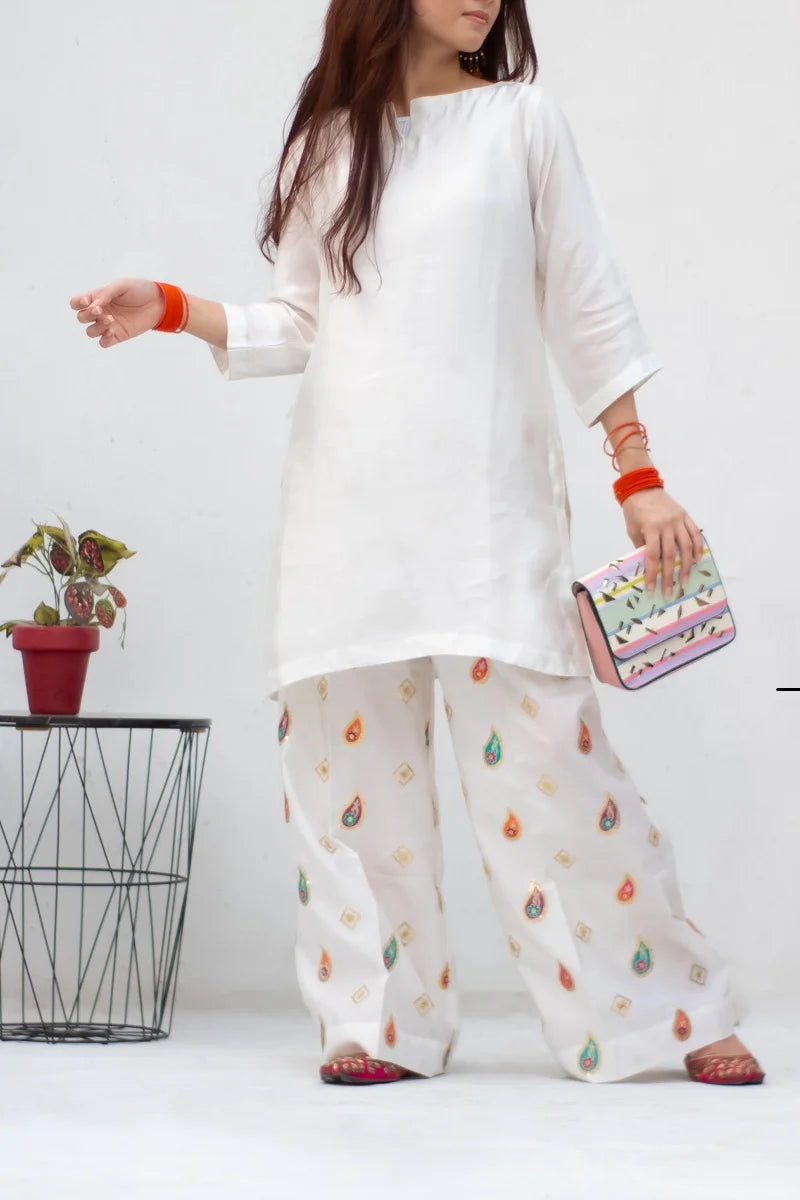 White Seesha Silk with 3 tone dupatta