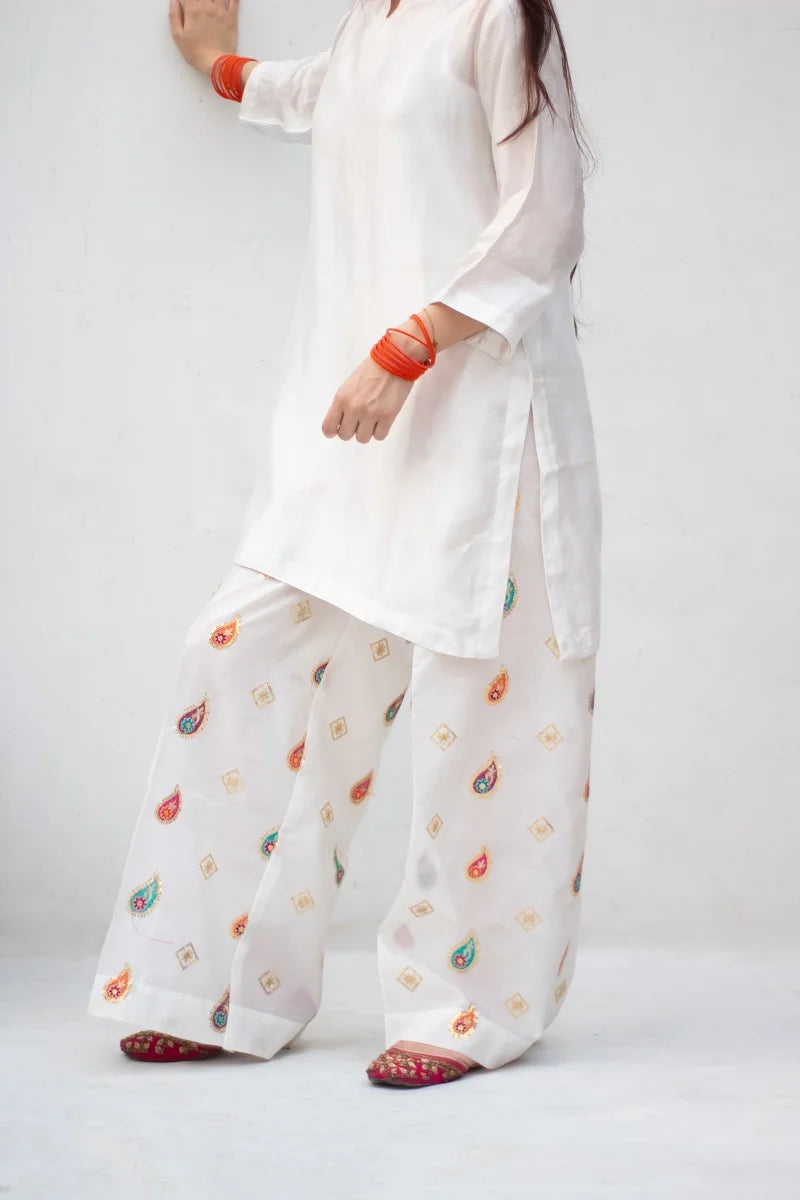 White Seesha Silk with 3 tone dupatta
