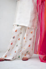 White Seesha Silk with 3 tone dupatta